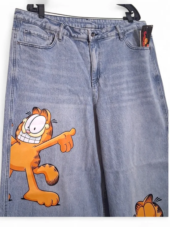 🆕️ Garfield Poses Light Wash Denim Jeans Womens Size 20 -Hot Topic- wide leg - Picture 2 of 9